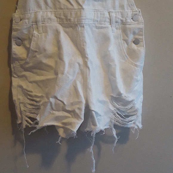 Overall white distressed shorts - Picture 2 of 8